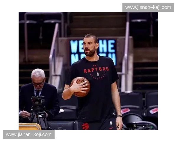 肘区背身技术在篮球进攻中的应用与发展研究